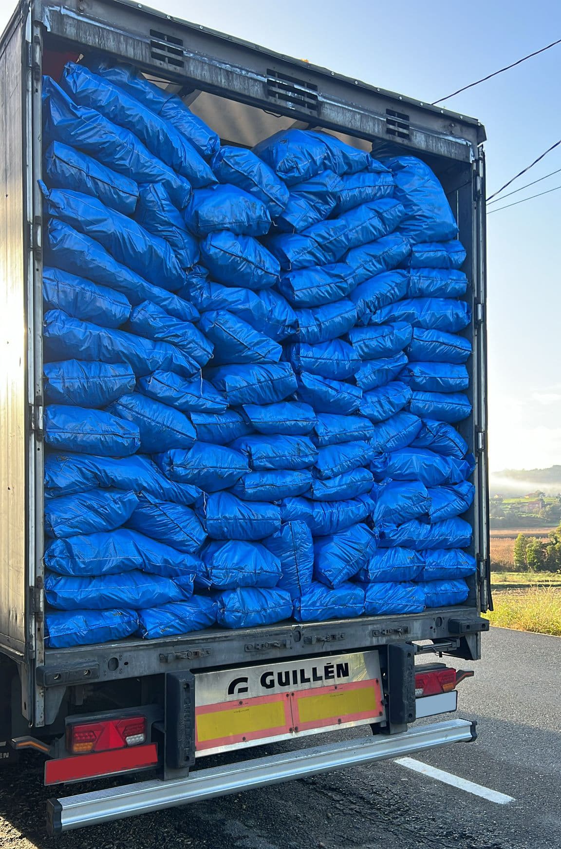 distribuidores de carbón vegetal, pellets y briquetas en Noia